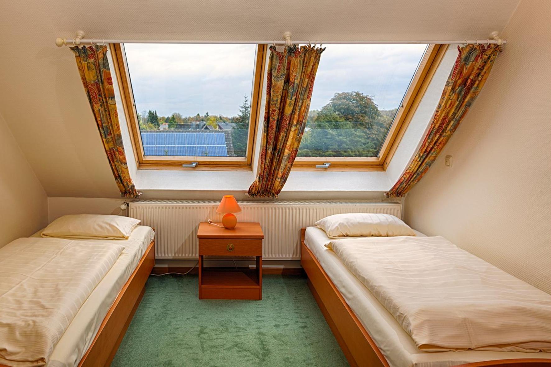 Hotel Ideal Lubeka Zewnętrze zdjęcie